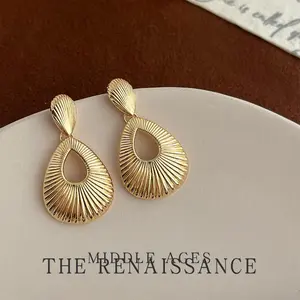 Vintage Style Black Gold Retro Earrings Collection Hollow Flower Geometric Square Studs High-end Earrings