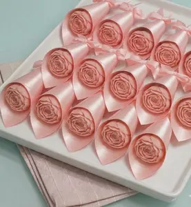 SINGLES ROSE HANDMADE CANDLE