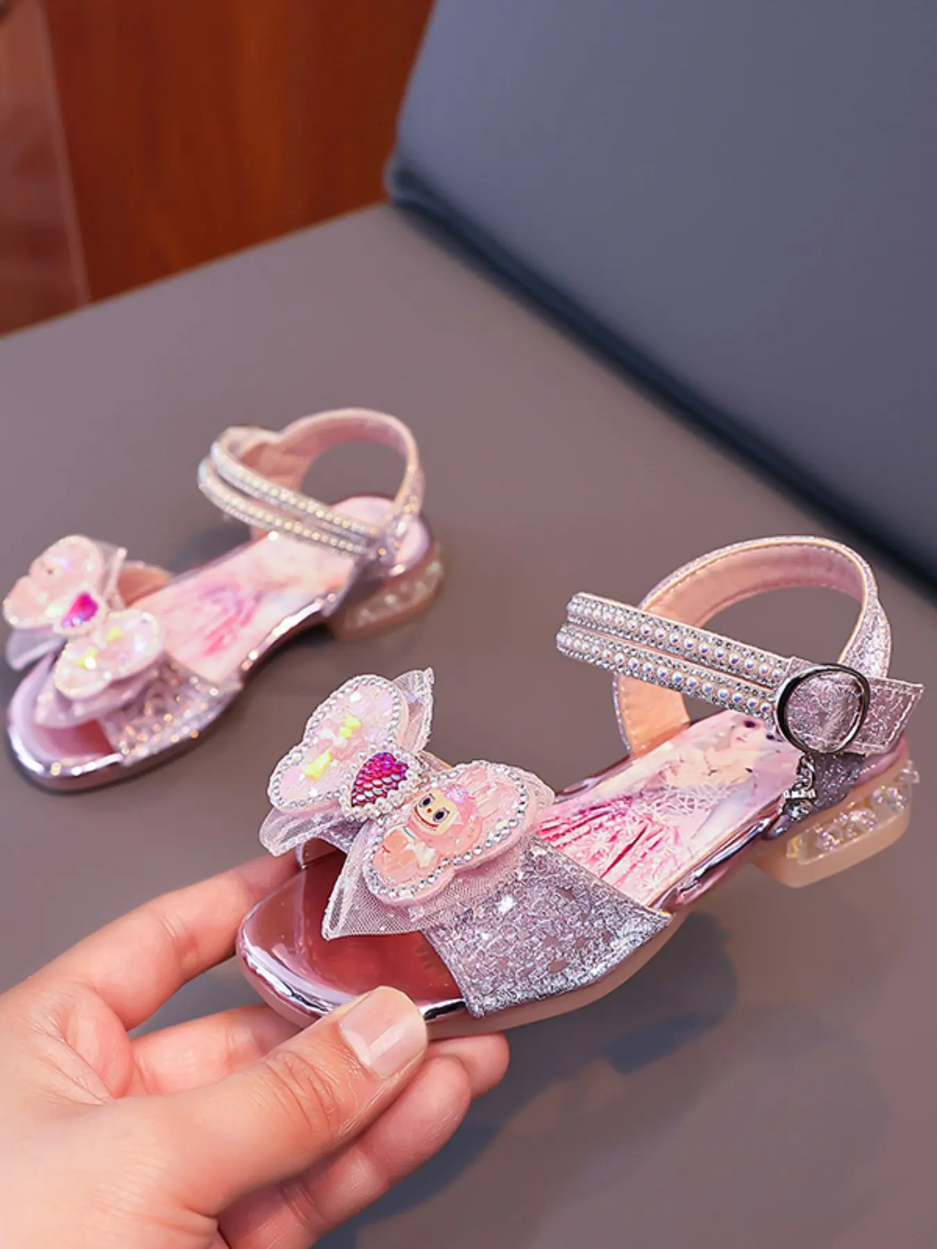 Toddler Girls Fashion Princess Shoes, Soft Sole Floral Design Sandals with Rhinestones and Bowknots, Cute Ballet Slippers for Dance Parties