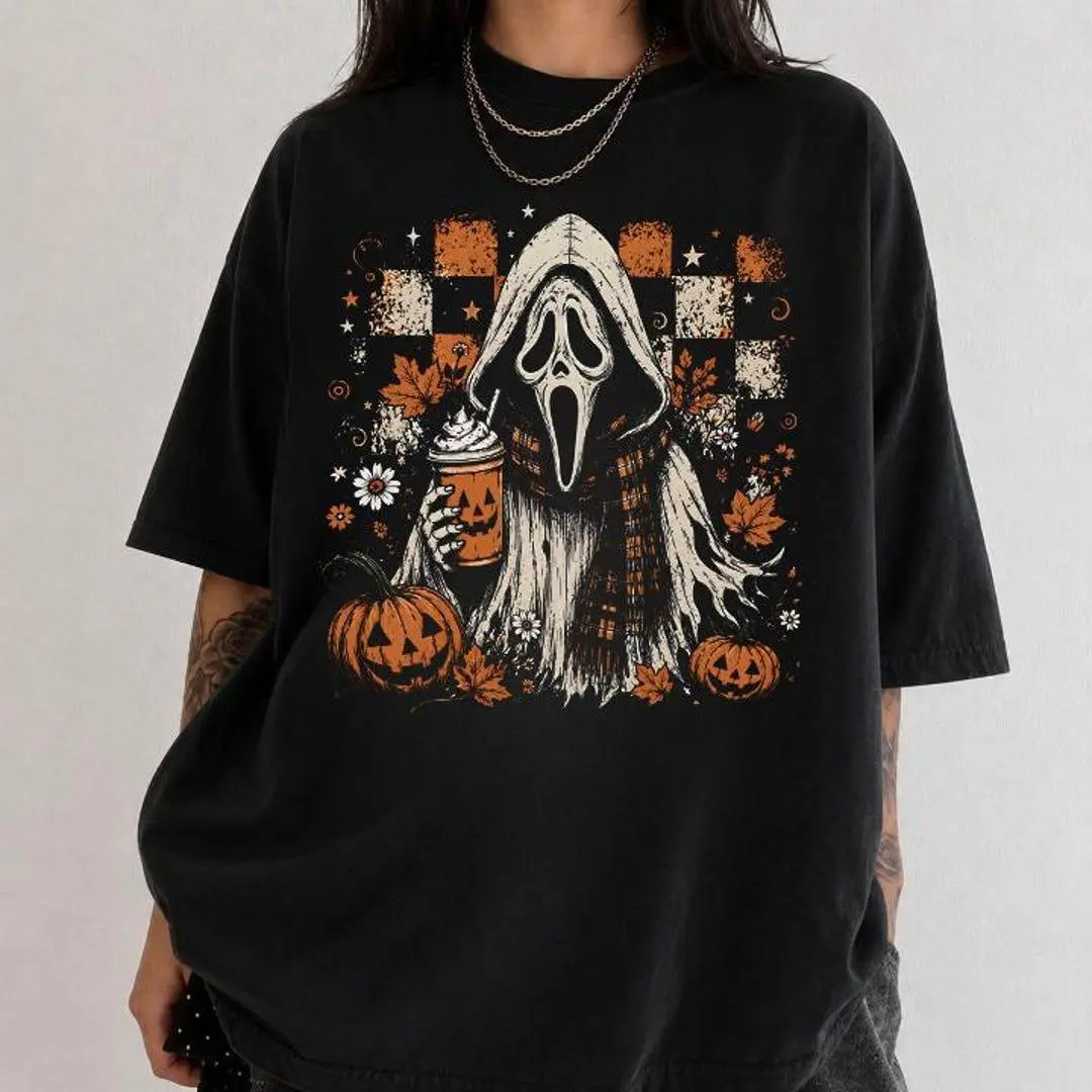 Halloween-Shirt mit Ghostface-Motiv, gruseliges Kürbis-Geister-T-Shirt, süßes Herbst-Horror-Sweatshirt, Shirt für Kaffeeliebhaber im Herbst, Geschenkidee für die Gruselsaison
