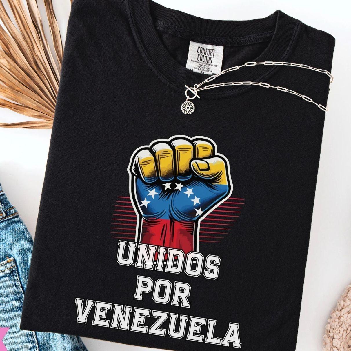 Comfort Colors Venezuela Shirt, Unidos Por Venezuelan Flag Fist Tee, Latin American Pride, Patriotic Solidarity Spanish Shirt Unisex Womenswear Graphic Tops RQ5