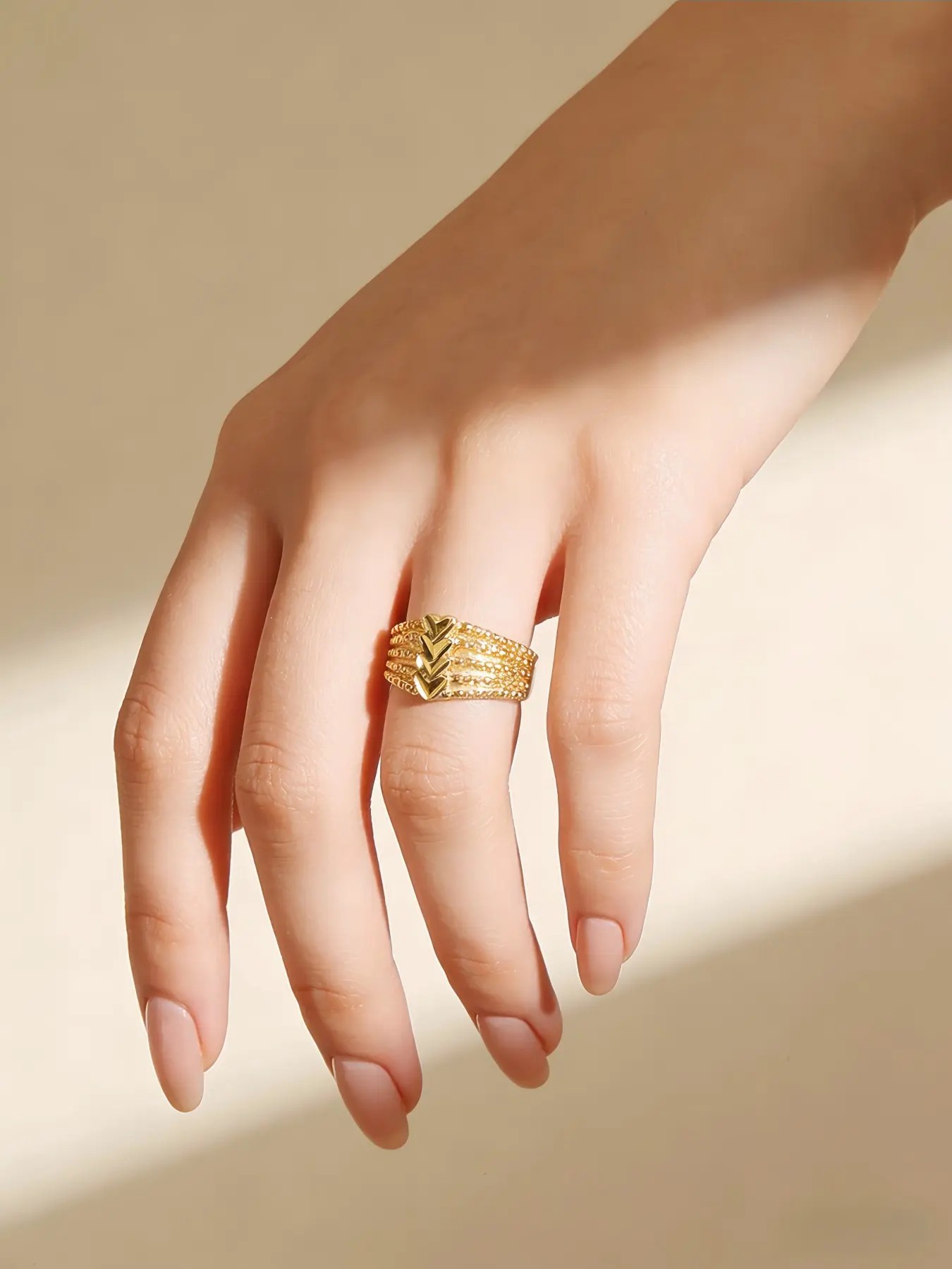Heart shaped ring symbolizing love, high-quality five line heart-shaped design ring, exquisite and luxurious girlfriend gift, Valentine's Day women's fashionable jewelry, Romantic Jewelry Gift, Fashion Heart Rings, Five Row Ring, Fashion Promise Ring