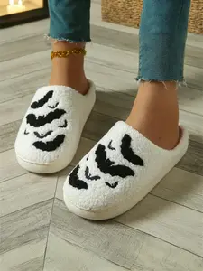Unisex Halloween Cartoon Bat Slippers, Rubber Sole Non-Slip Indoor Shoes, Cute Fabric Upper, Fall & Winter Footwear