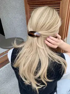 Elegant Korean Metal Hair Clip, Simple Design for Daily Commute, School, and Holiday Gifts, Secure Hold, Non-Slip, Enhances Overall Look