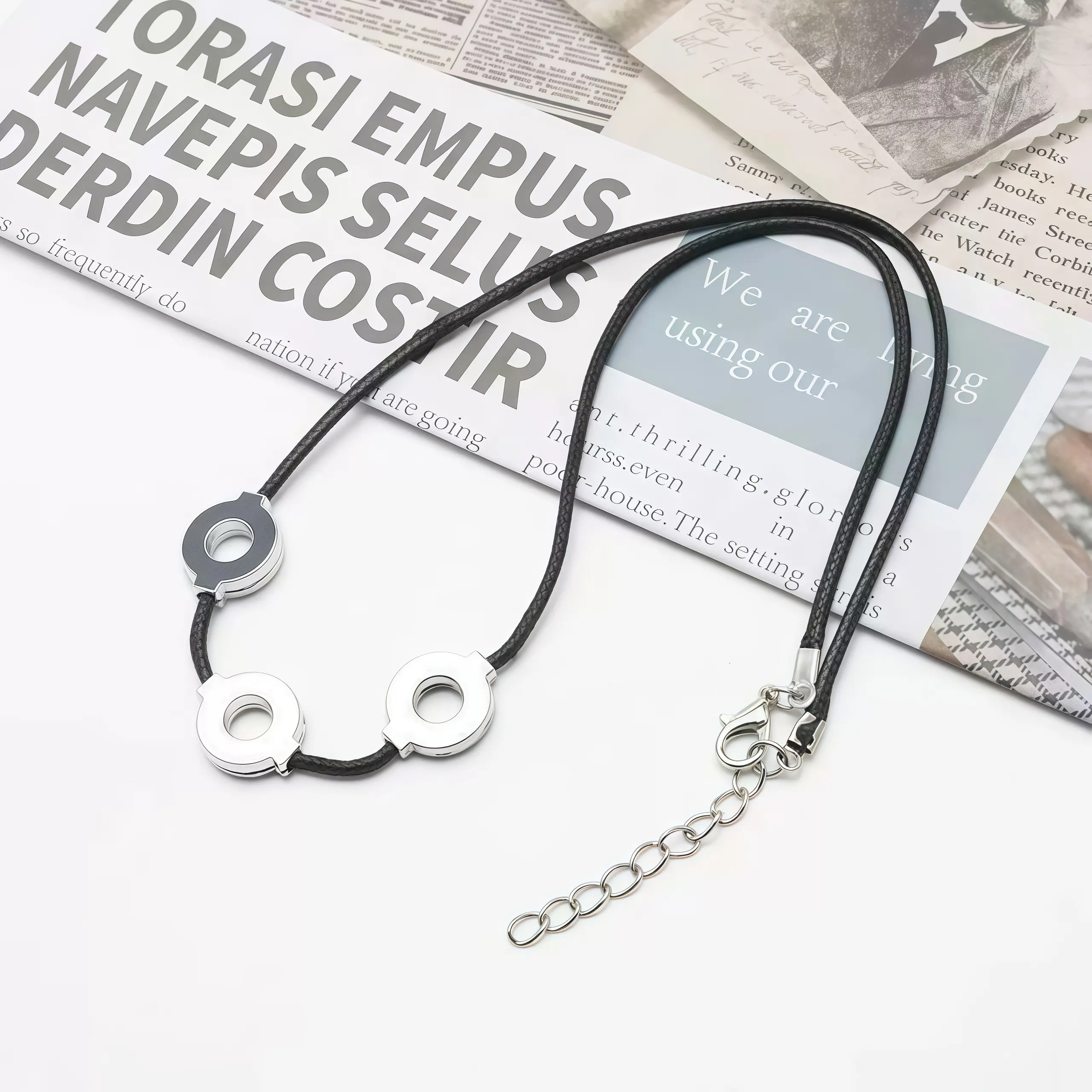 Anime Peripheral Naruto Akatsuki Organization Uchiha Itachi Alloy Electroplated Necklace A-2211, 7.8g Modern Versatile Jewelry Gift with 3 Silver Rings, Fashion Costume Accessory