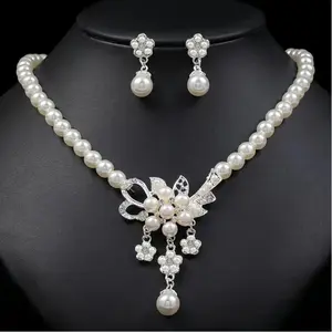 Artificial Necklace and Earrings Three-Piece Set Wedding Jewelry Accessories with Elegant Pearl and Rhinestone Design for Special Occasions Versatile and Durable