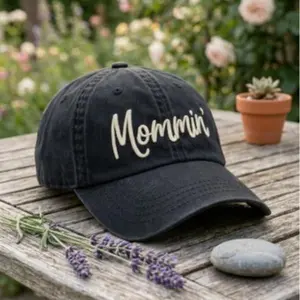 Mommin' Hat 2026 – Minimalist Embroidered Baseball Cap, Adjustable Cotton Dad Hat, Gift for Mom Grandma, Mother's Day Gift, Motherhood Hat