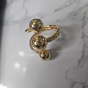 anillo moderno laminado para uso diario