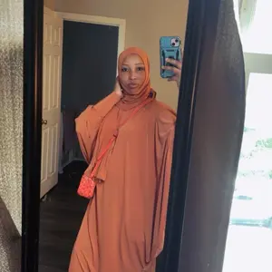 Hijab-Friendly Oversized Sports Tunic – Modest Workout & Everyday Wear
