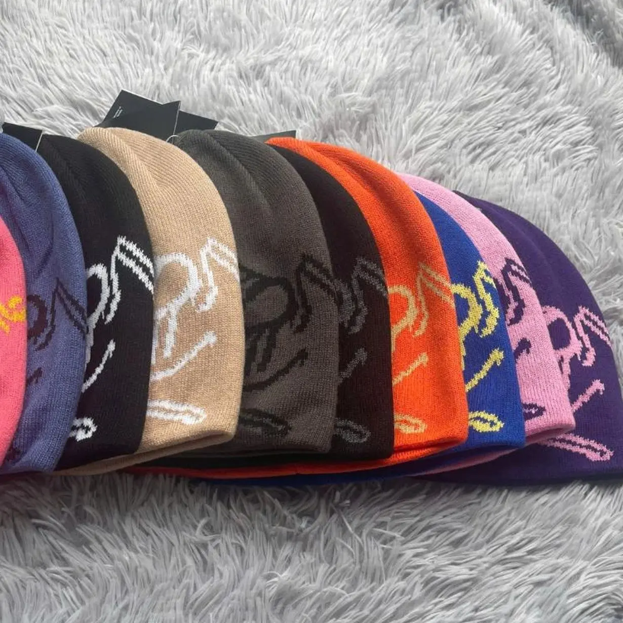 Unisex wool knit beanie,TikTok viral style – perfect warmth & airflow for skiing, hiking & cold weather.