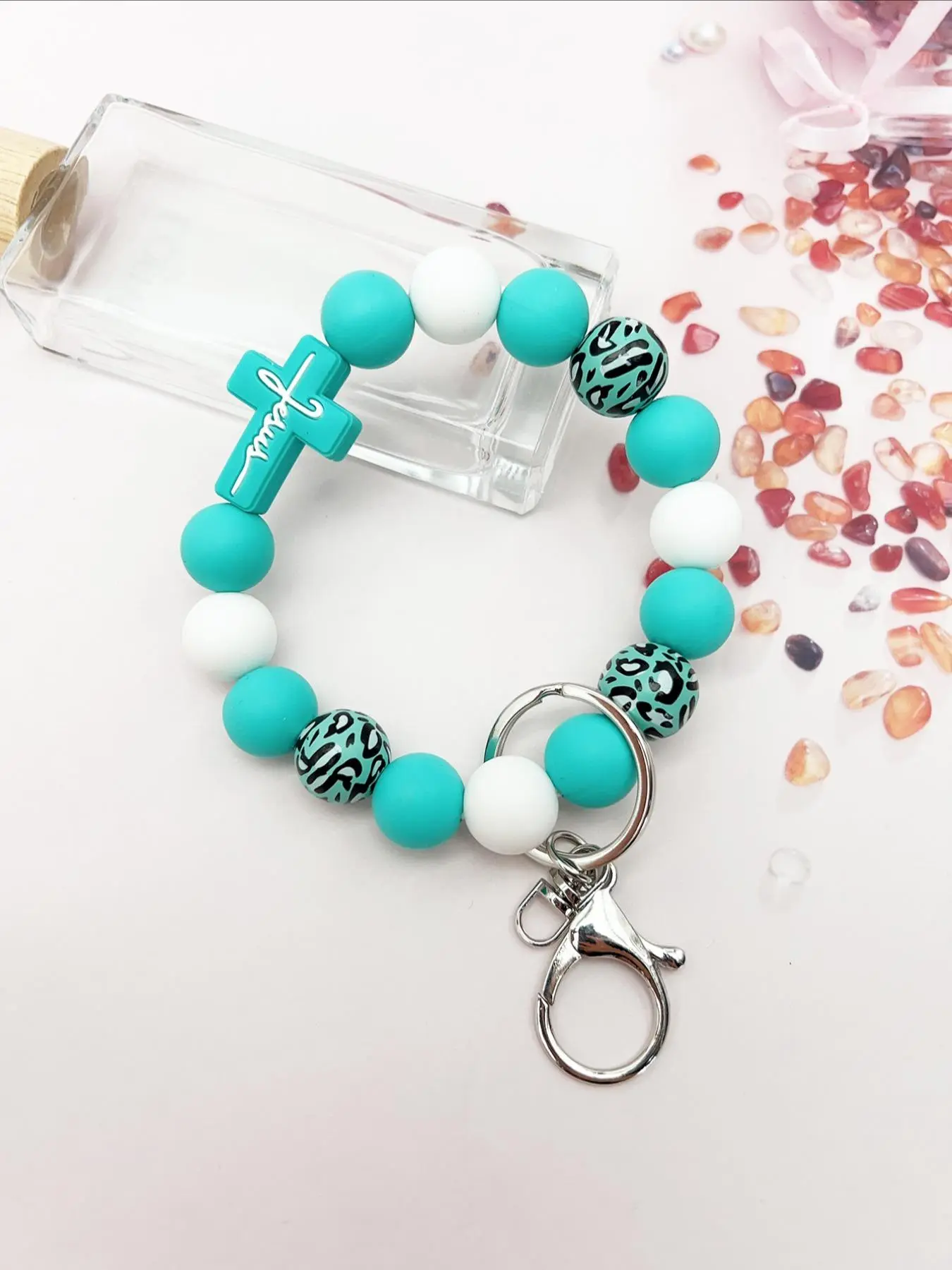 Leopard Wood Beads Cute Charms Keychain, Multi-colored Silicone Beads, Crossover Letters Bag Pendant, Car Key Pendant, Gift for Friends Leopard Wood Beads Cute Charms Keychain, Multi-colored Silicone Beads, Crossover Letters Bag Pendant, Car Key Pendant, Gift for Friends