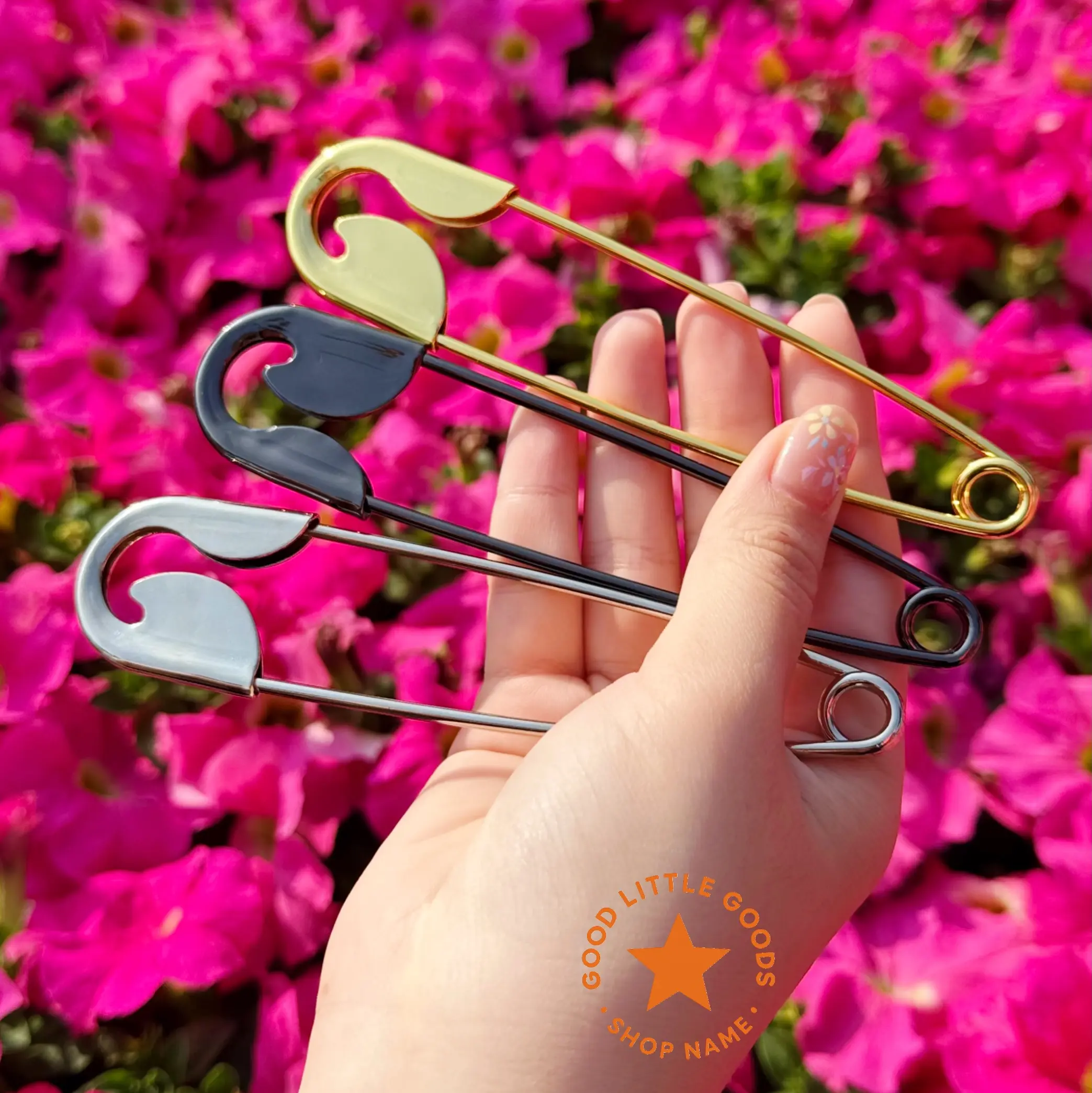 1 Piece Monarch Mega Safety Hairpin for Women & Girls, Minimalist Hair Clip Suitable for Thich Hair 1 Piece Monarch Mega Safety Hairpin for Women & Girls, Minimalist Hair Clip Suitable for Thich Hair