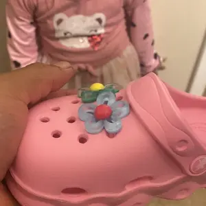 Girls' Fashionable Colorful Floral Decor Wooden Clogs, Lightweight Non-Slip EVA Soft Sole Sandal, Breathable Comfort for Beach and Outdoor Play Floral Design Sandals