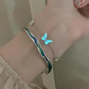 Delicate Glow Butterfly Bracelet with Luminous Charms for Halloween Subtle Enchanting Glow in the Dark Elegant Design Adjustable Chain