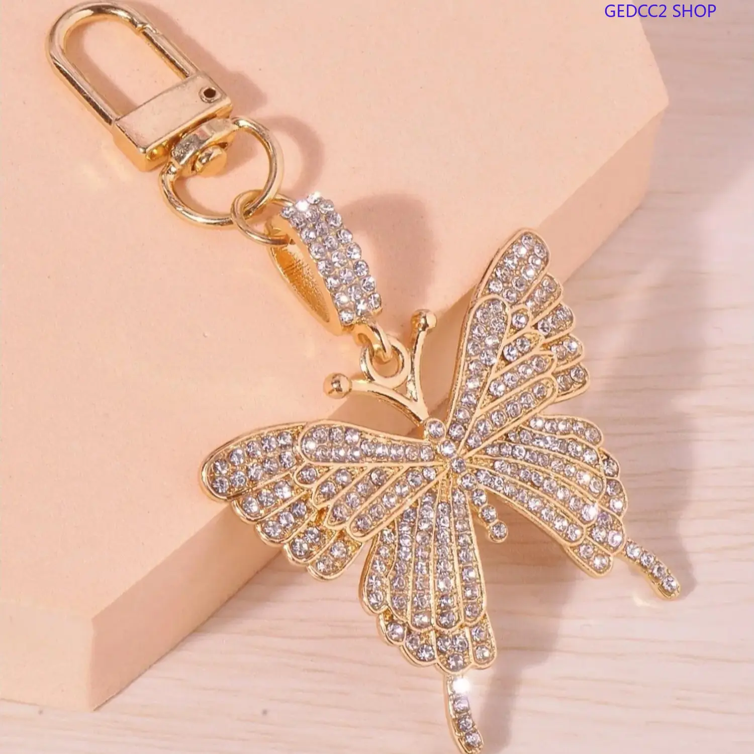 Butterfly Bag Charm Keychain – Cute Stylish Keyring Pendant for Handbag, Backpack & Suitcase, Trendy Playful Bag Accessory for Shoulder Bags, Crossbody Bags & Birthday Gift