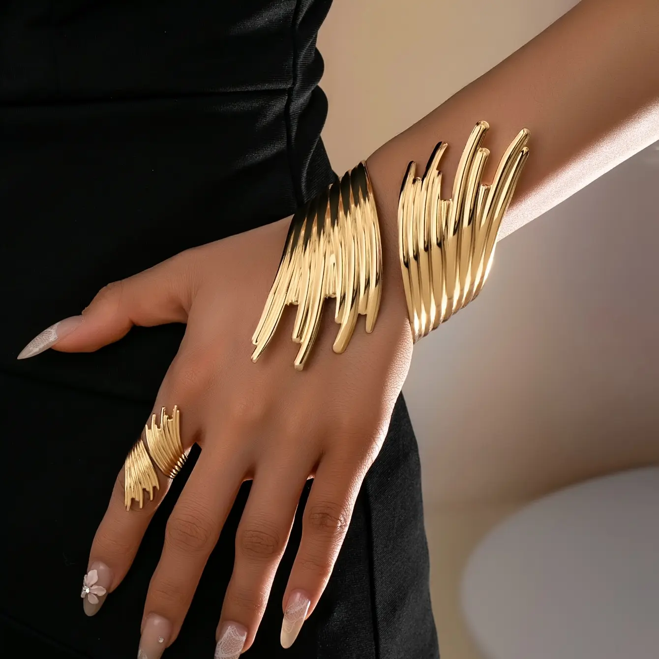 Women's 2-Piece Minimalist Metallic Feather Wing Cuff Bracelet and Ring Set, Costume Jewelry for Ceremonies, Ideal for Minimalist Outfits, Metallic Jewelry Sets, Ring Jewelry Sets