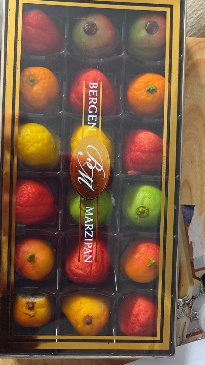 Item: Assorted Fruits, 8 oz