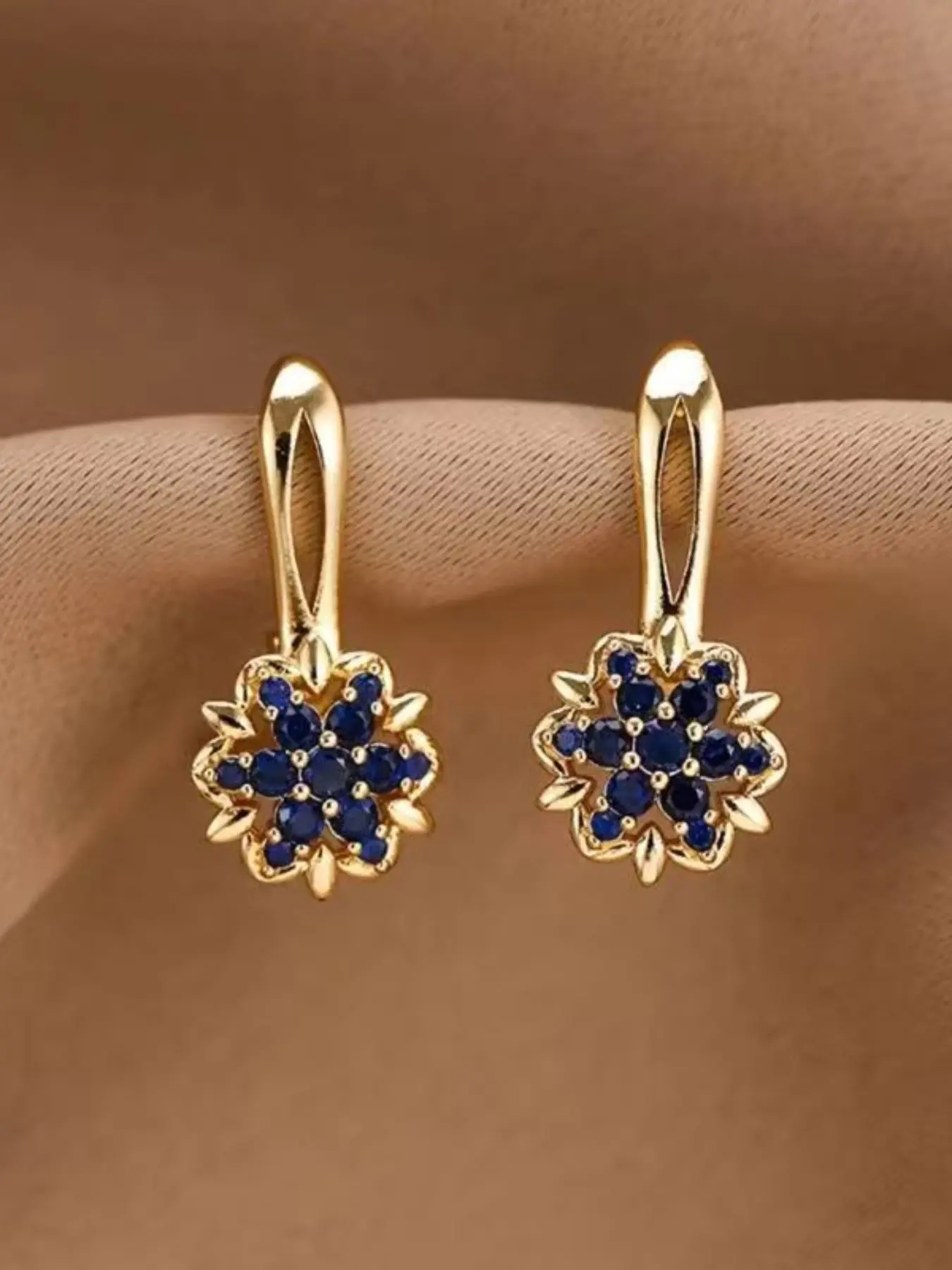 Cute Blue Flower Earrings for Women Artificial Zircon Inlay Clip Earrings, High Quality Cz Stones Earrings, Delicate Jewelry Perfect for Engagement Weddings Party, Daily Wear Anniversary Gift, Fashionable Earrings, Ear Clip Type