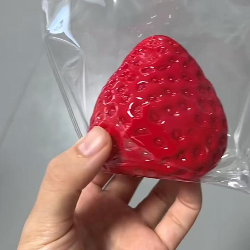 Made in Japan Strawberry Squeeze Toy Realistic Design Aromafor Stress Relief Soft Squishy Silicone Maker ldeal Gift HomeOffice Use