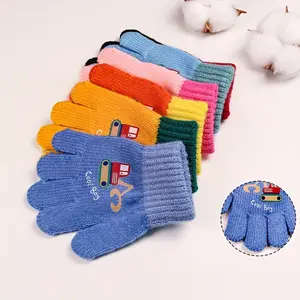 1 pair of Youngsters's winter gloves for boys, warm and cold-resistant five-finger knitted gloves with cute cartoon design for girls