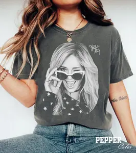 Hilary Duff Shirt Vintage 90s Bootleg Graphic Tee, Hilary Duff Lucky Me Tour 2026 Inspired T-Shirt, Comfort Colors Pepper Shirt,Gift For Fan