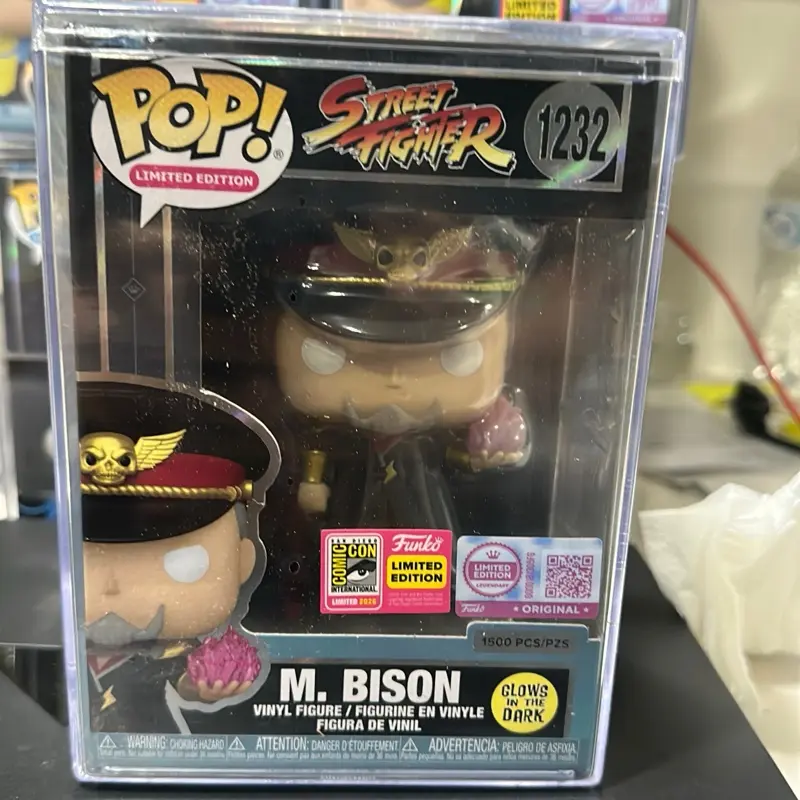 Funko 1232 Street Fighter M.bison  sdcc con sticker LE 1500 glow in the dark