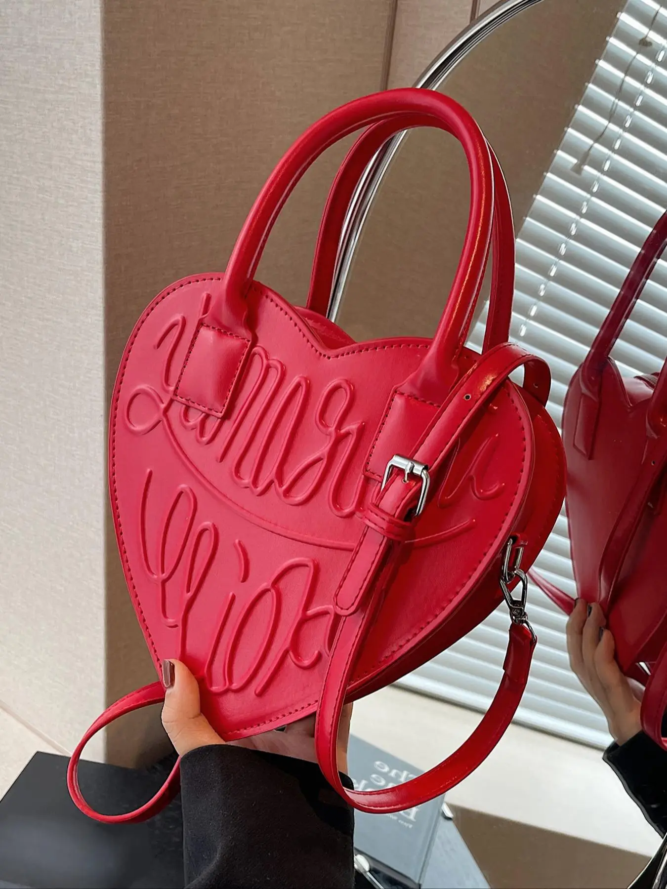 Daily Outfit Women's Minimalist Cute Letter Pattern Heart Shaped Novelty Handbag with Adjustable Strap, Fashionable Novelty Crossbody Bag Satchel for