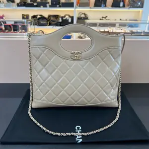 Pre-owned CHANEL Brand N microchip 24 31bag