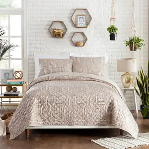 Abrazo 3-Piece Quilt Set