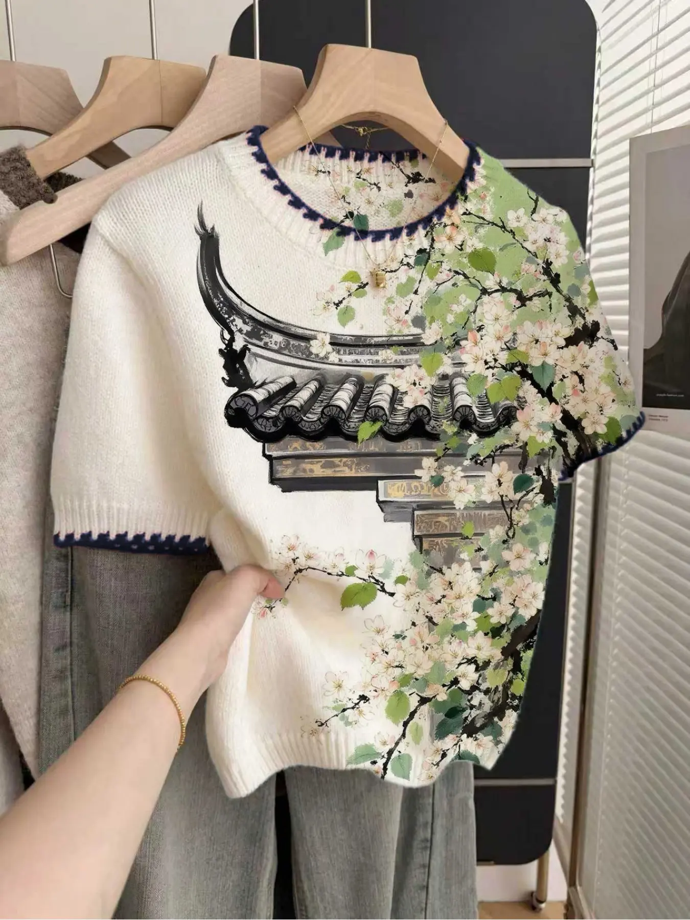 1 piece + French retro loose round-neck short-sleeve contrast piping beige women's contrast print spring and summer knitted top, Floral Womenswear