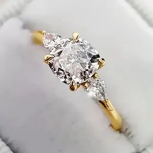 Elegant Bride's Wedding Ring With 4-claw Setting Of 3 Zirconia Stones, A Ladies' Valentine's Day Gift Jewelry (without Box)