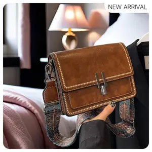 2025 Retro Light Luxury Wide Shoulder Clamshell Lock Women's Crossbody Bag for Party Dinner Commuting Small Square Leather Satchel Western Purses with Adjustable Strap