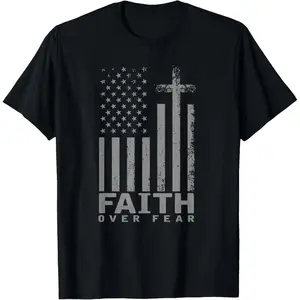 algodónAmerica Pride US Flag Faith Over Fear Prayer T-Shirt