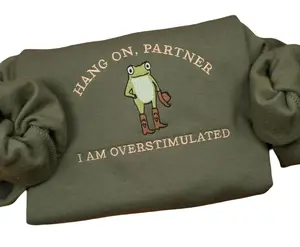 Hold On Partner I'm Overstimulated Embroidered Sweatshirt Cowboy Frog Unhinged Shirt Weirdcore Gen Z Crewneck Long Sleeve Fitted Hoodie for Womenswear