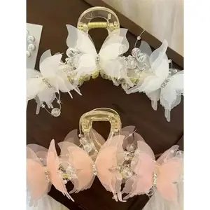 A fashionable and elegant butterfly pattern hair claw headband, suitable for daily wear, vacation and dating occasions, and also a surprising and exquisite small gift.