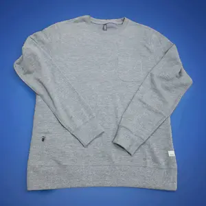 NEW Vuori Pullover Mens Size M Gray Sweatshirt Crew Long Sleeve Zip Pocket Stylish Cotton Crewneck Knit Menswear Activewear Athletic Gym