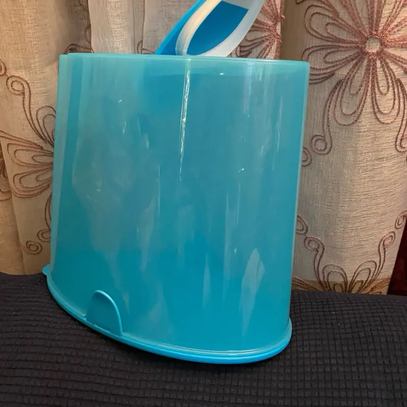 cerealera para organizar tus cereales en tu cocina en color  azul de  de más 4 litros  de capacidad