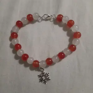 Christmas themed glass bead wire bracelet