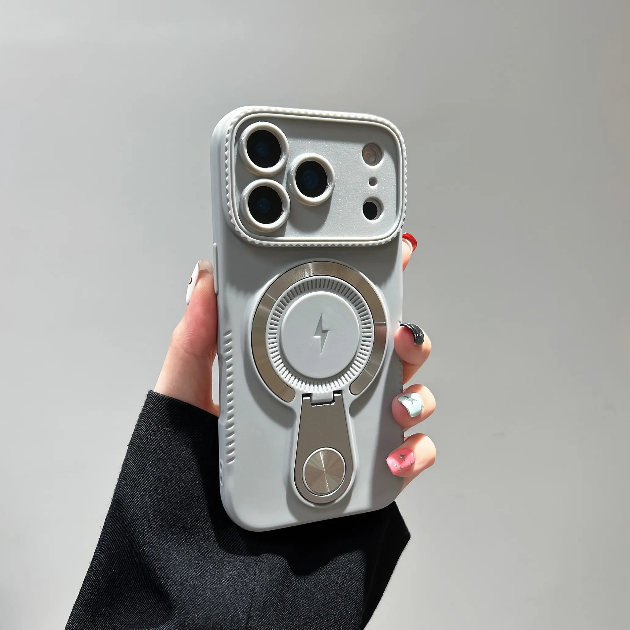 TPU Magnetic Smartphone Casing for iPhone 13-17 Pro Max Strong Attachment Stand Creative Design Wireless Charging Support Handheld Phone Accessories