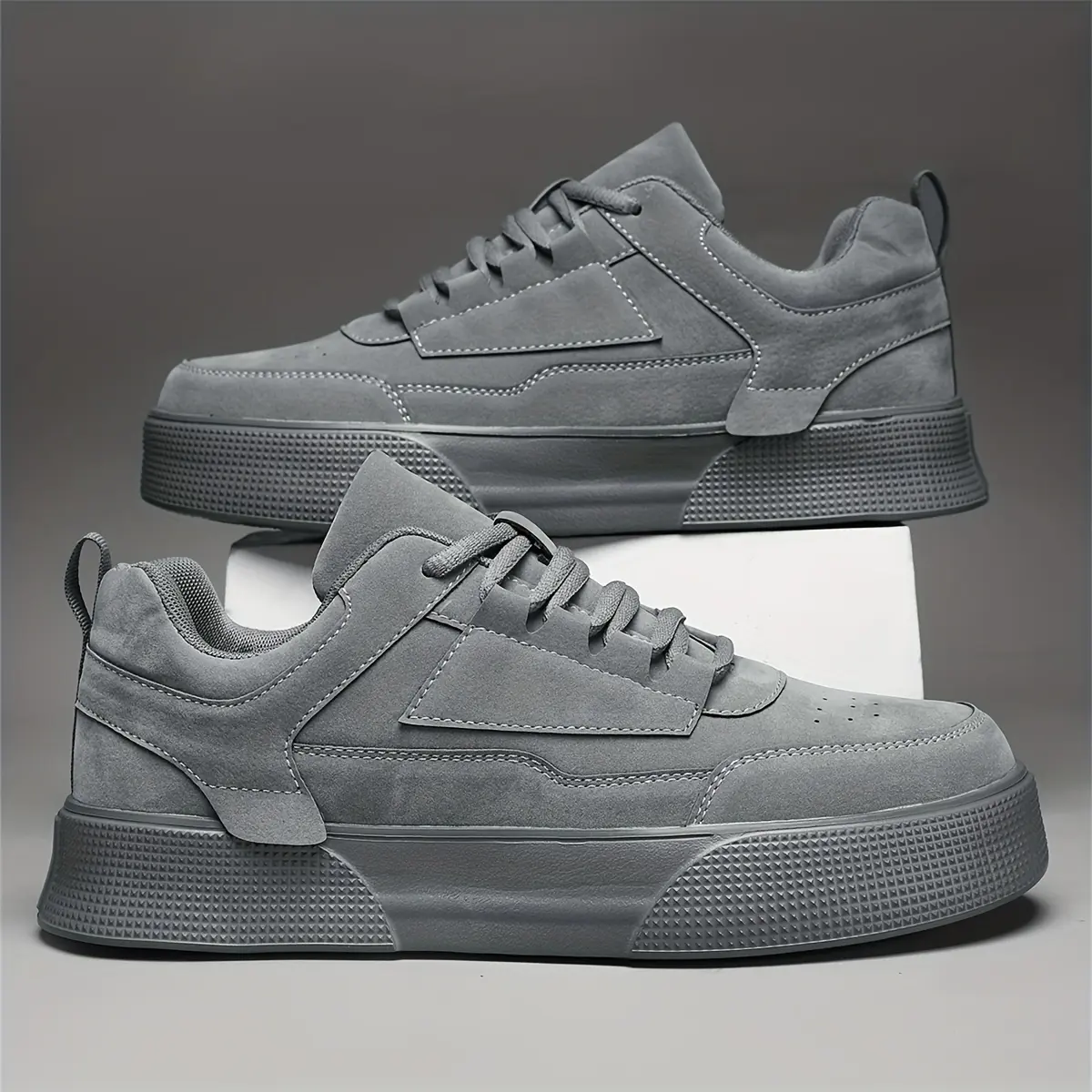 Minimalist Style] Men's Gray Low-Top Skate Shoes - Thick Sole, Lace-Up Casual Sneakers with Round Toe & Height Increase Casual Attire, Everyday Shoes |       Modern Skate Shoes |       Durable EVA Sole