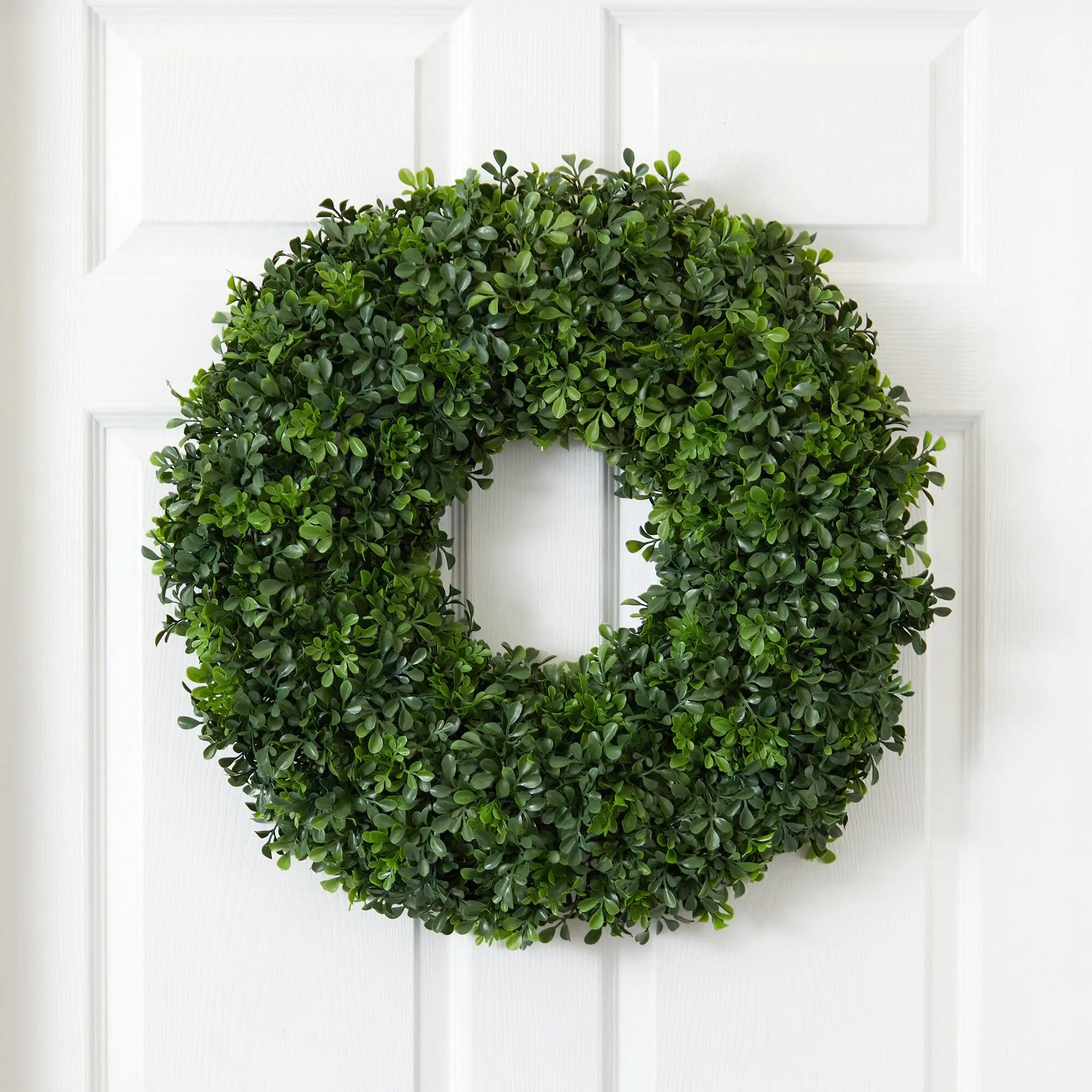 22” Boxwood Wreath 22” Boxwood Wreath