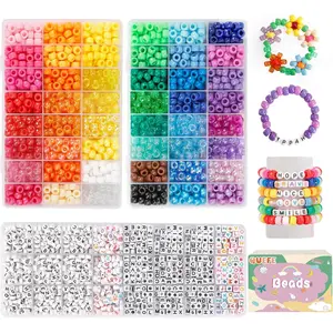 Juego de 3960 cuentas de pony para hacer pulseras de amistad, juego de cuentas Kandi de 48 colores, 2400 piezas de plástico arcoíris a granel y 1560 cuentas de letras para llaveros, joyería