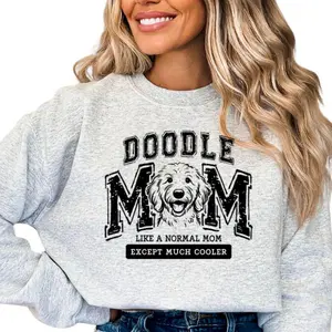 Goldne Doodle Mom Sweatshirt - Casual Crewneck Sweatshirt with Doodle Graphic, Comfortable Long Sleeve, Perfect for Women, Pet Gift
