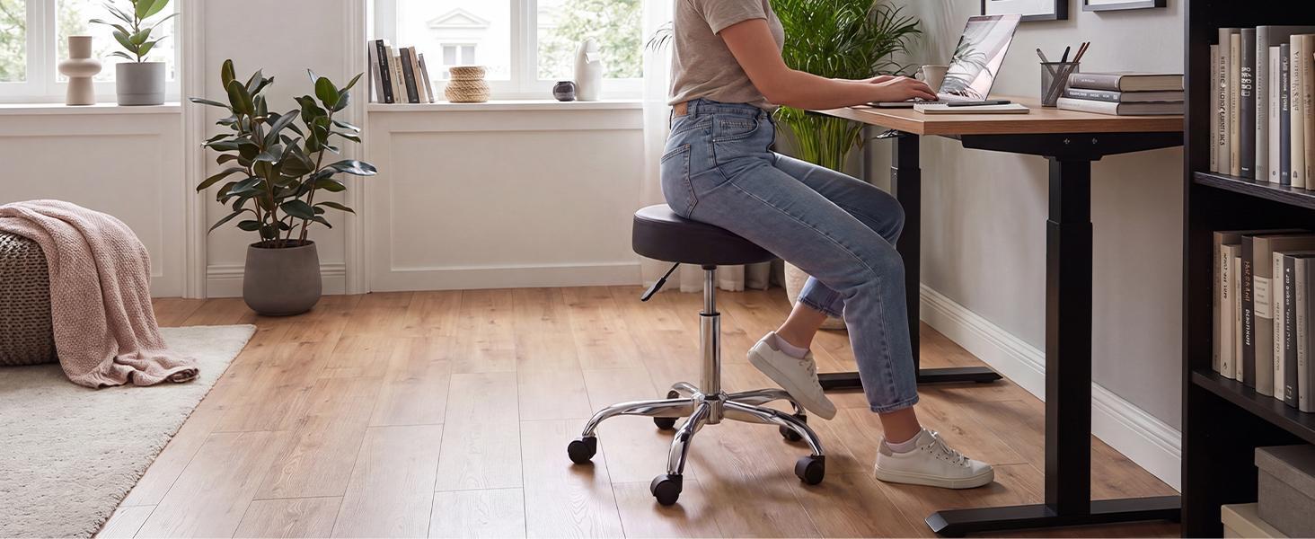 VEVOR Durable Rolling Stool with Wheels, 500 lbs Capacity, Height-Adjustable via Reinforced Gas Lift Cylinder, Thick Cushion Ergonomic PU Leather Seat, 360° Swivel Round Chair for Salon, Clinic, Black#BackToSchool