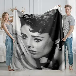 1 piece Audrey Hepburn classic black and white portrait themed flannel blanket, Soft throw blanket, suitable for sofas and beds, all-season use, super soft and warm, digital printing, 100% polyester material, machine washable