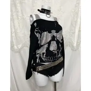 Y2K Skull Print Fake Two-Piece Off-Shoulder Long Sleeve Top – Loose Fit Streetwear Tee for Women