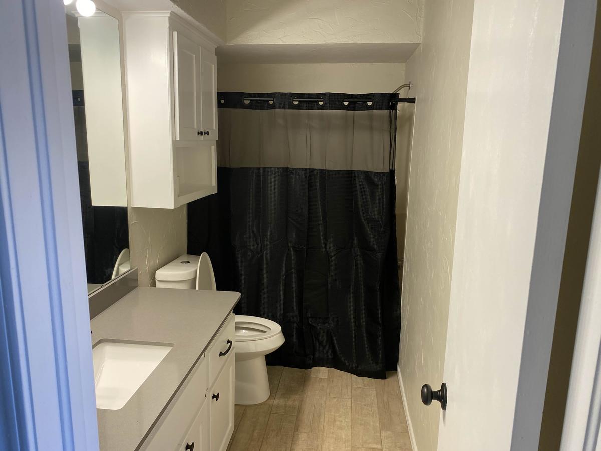 Item: Black, 71''*74''/180cm*188cm