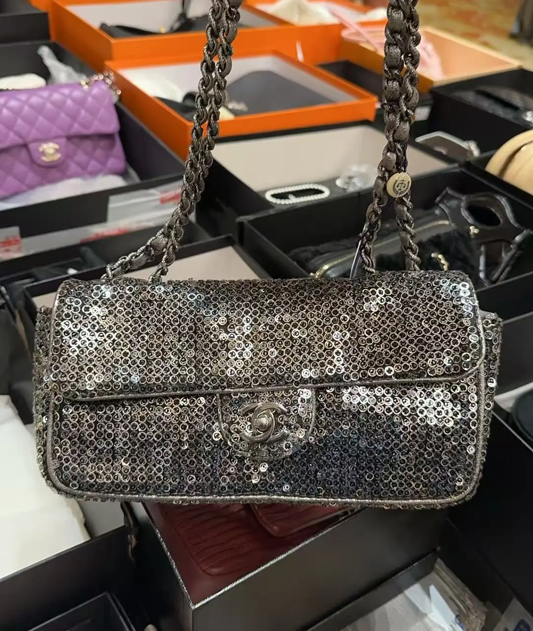 Pre-owned CHANEL H5 Silver Sparkling Chain Bag BZ0608010