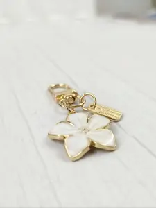 Metal Sakura Keychain, Lightweight Elegant Design, Tag Accessory, Suitable for Bags Car Keys Couple Gifts, Holiday Present