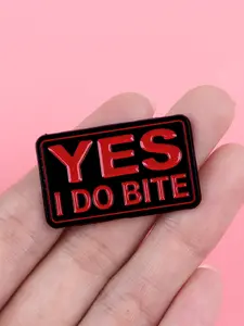 YES I DO BITE Quote Pin, Unisex Cartoon Enamel Pin, Zinc Alloy Badge, Backpack Hat Accessory, Daily Gift for Colleagues and Friends